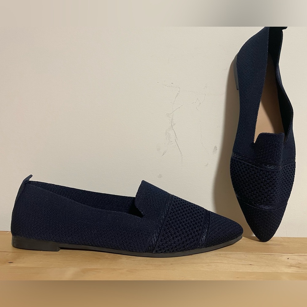 Stretchy fabric navy flats